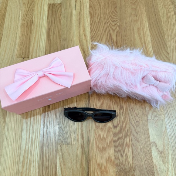 Gentle Monster Jennie Fish Tail Sunglasses - Picture 2 of 12